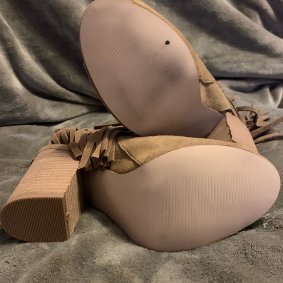 Tan booties with fringe - Picture 4 of 5